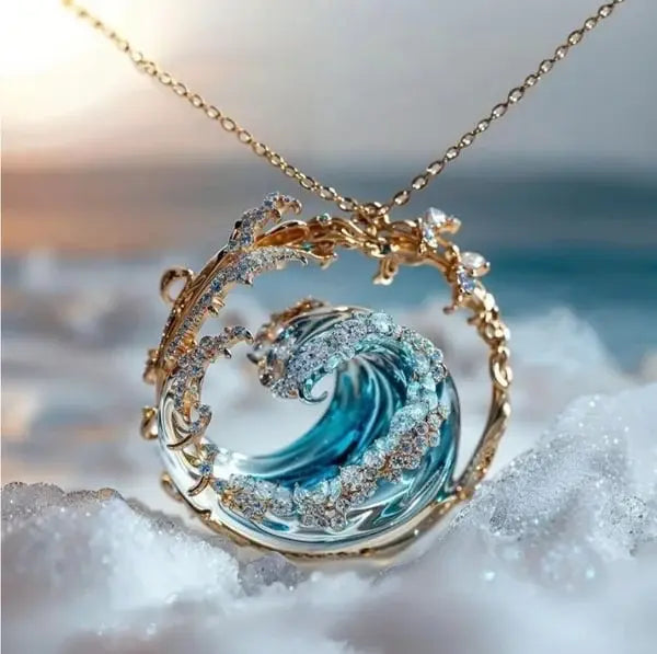 Collar de olas brillantes con cristales y charm marítimo