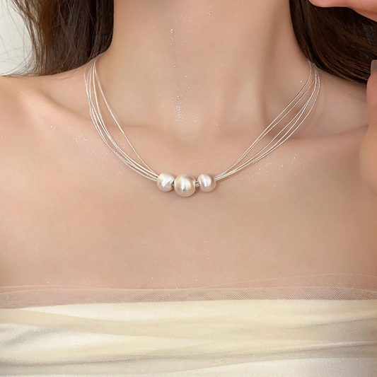 Collar de varias hileras con colgantes de perlas esmeriladas para un look elegante