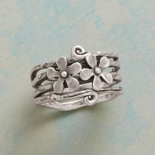 Anillo vintage de plata con flores