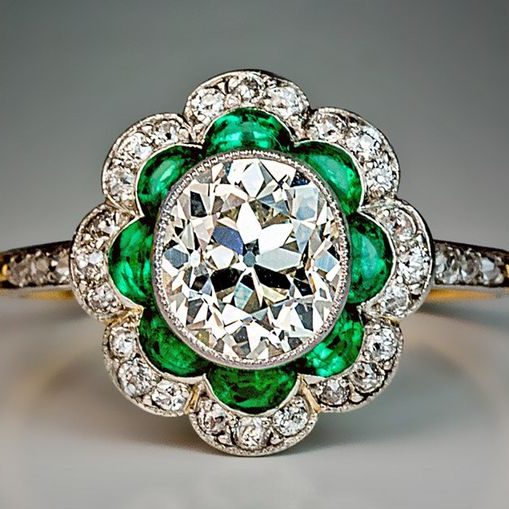 Anillo vintage con cristal esmeralda