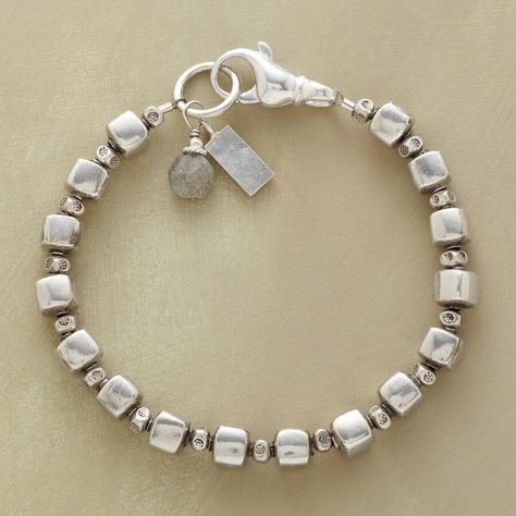Pulsera de cubo esmerilado con colgante de labradorita brillante