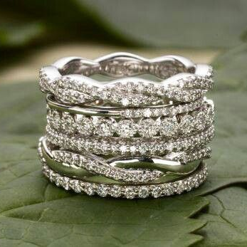Anillo vintage con circonitas cúbicas en capas