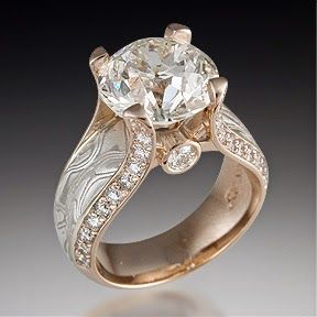 Anillo Vintage Dorado con Circonita Solitaria