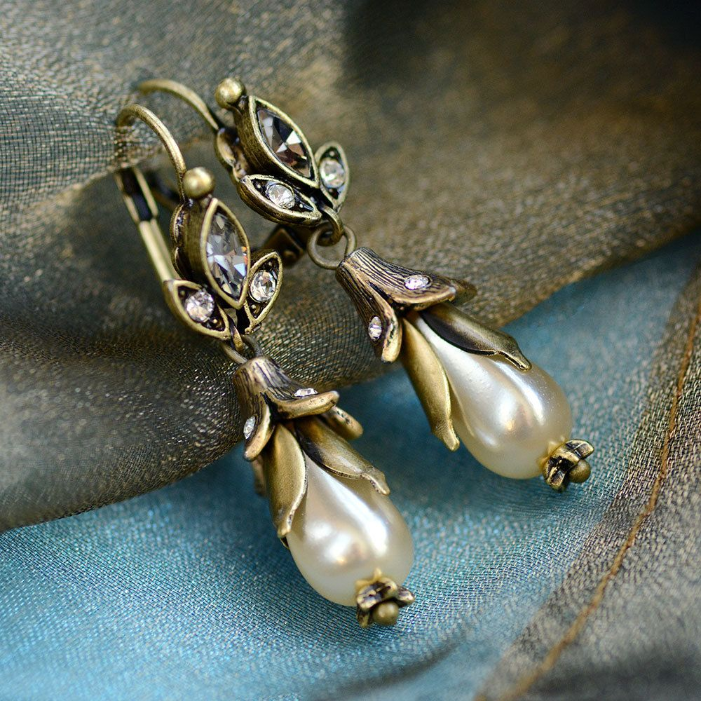 Pendientes florales vintage con perlas y cristales para ocasiones especiales