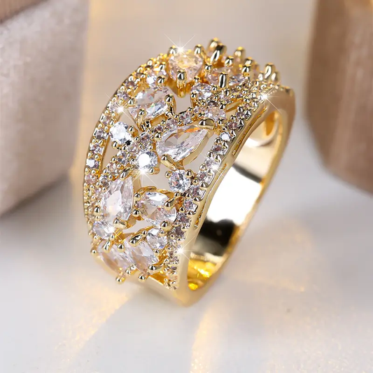 Anillo calado con cristales blancos