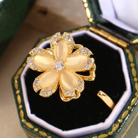 Anillo con margarita dorada