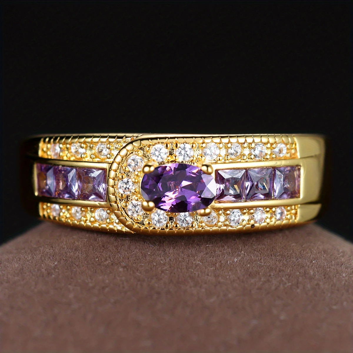 Anillo vintage con circonita morada