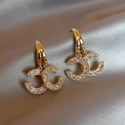 Pendientes brillantes de doble C con pedrería para mujer