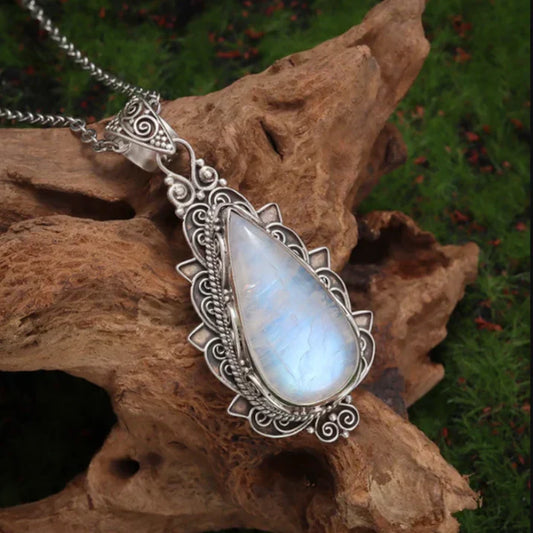 Collar con colgante de lágrima de piedra lunar brillante para mujer
