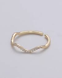 Anillo de acero inoxidable con diseño de ondas