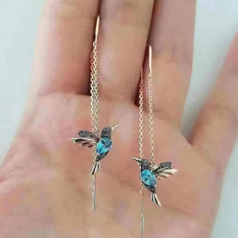 Pendientes de hilo con detalles en colibrí, circonitas y esmalte