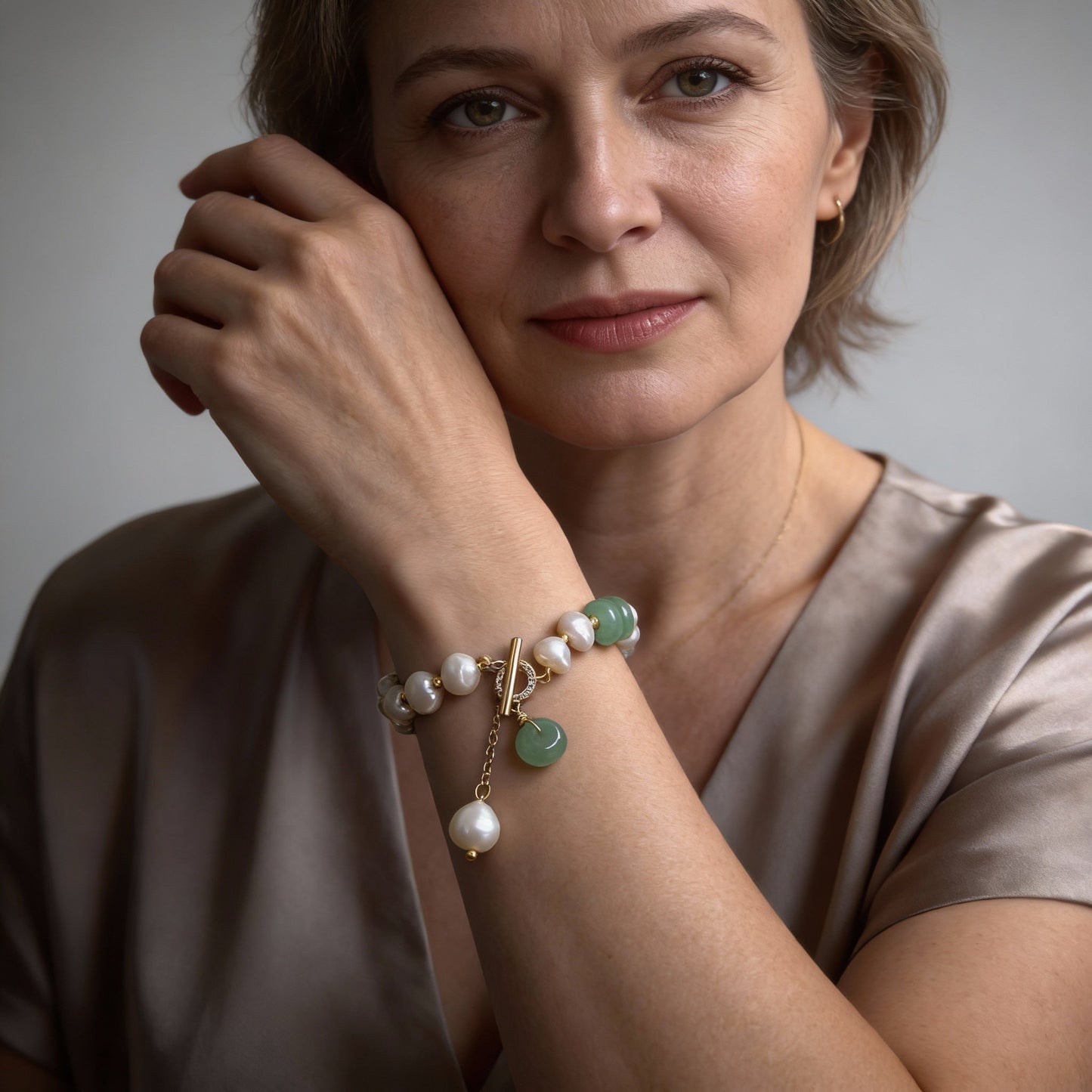 Elegante pulsera de perlas de agua dulce con aventurina y cierre de palanca
