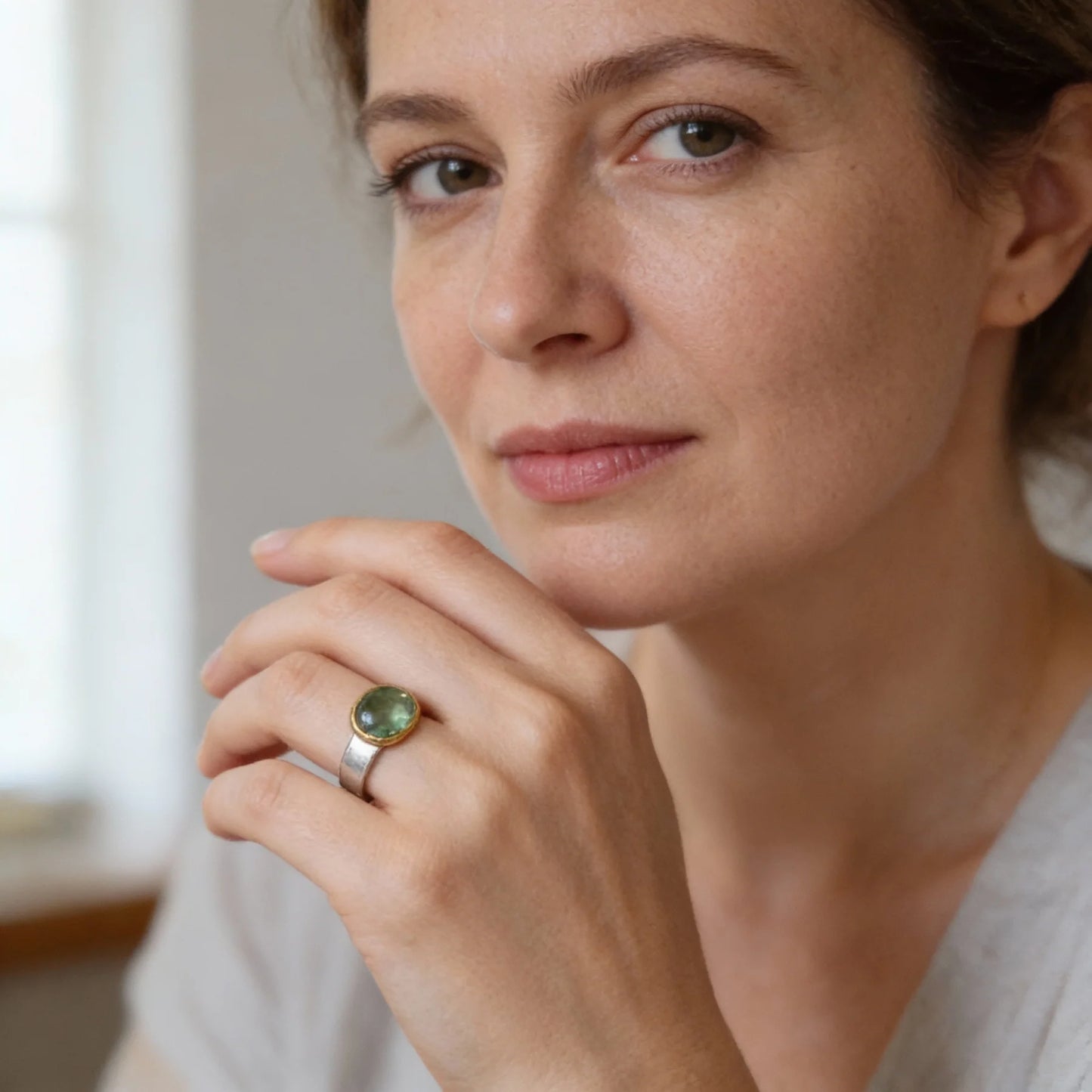 Anillo Vintage Verde con Piedra Redonda