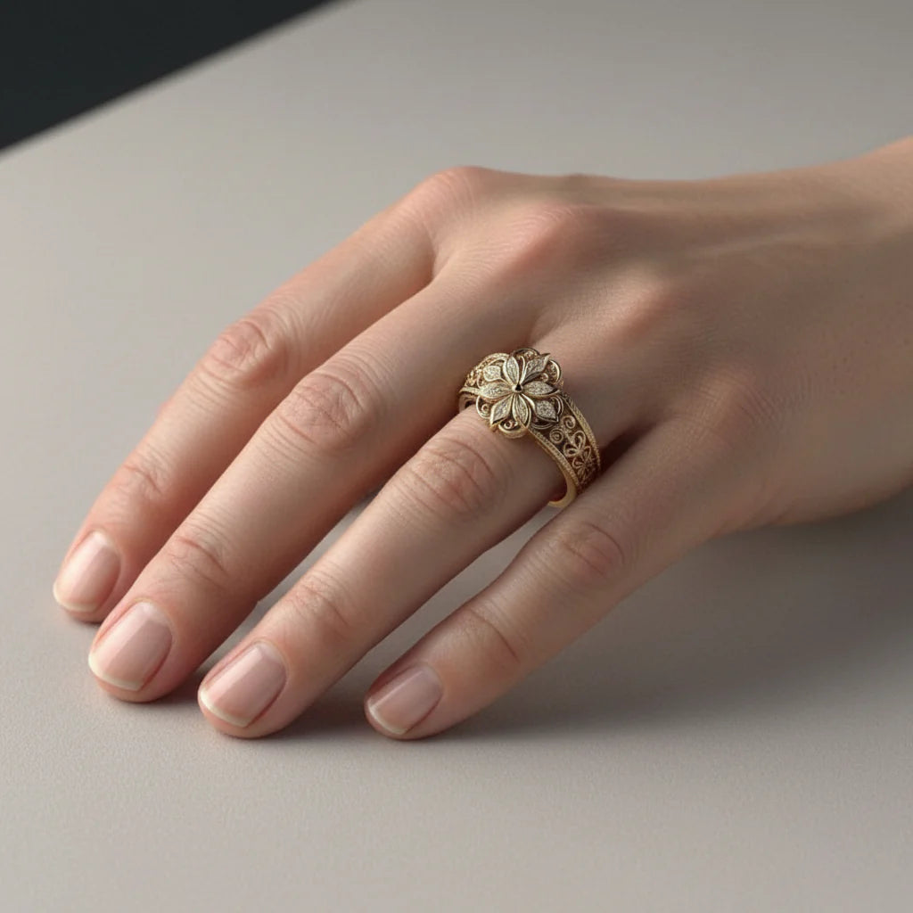 Anillo floral exótico con circonitas