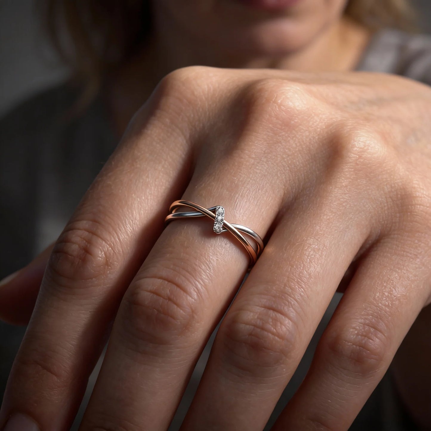 Anillo Vintage Plateado con Flores en Capas