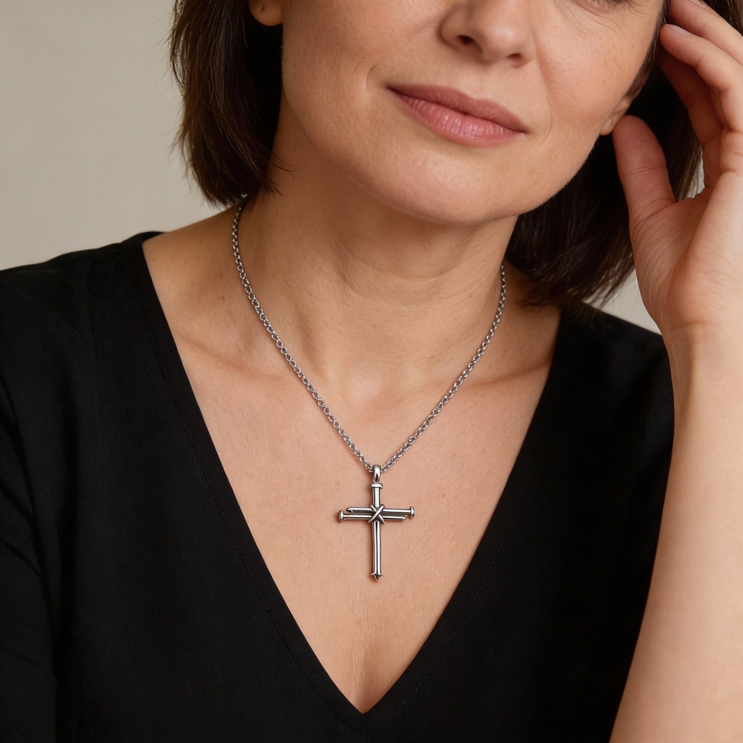 Collar de cruz de uñas para hombre y mujer con diseño de cruz