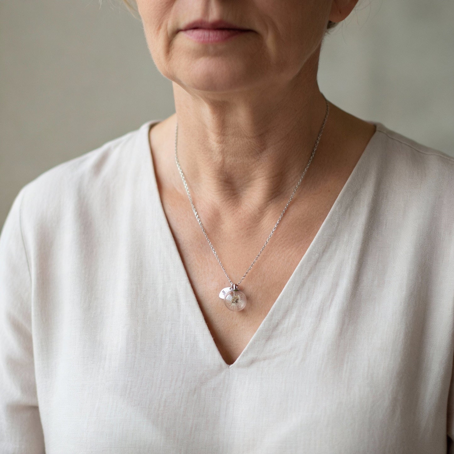 Collar de deseos de diente de león con colgante de deseos y bola de cristal