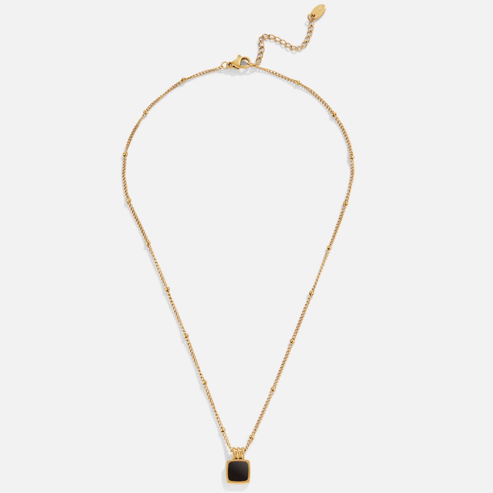 Collar elegante con colgante de piedra cuadrada negra