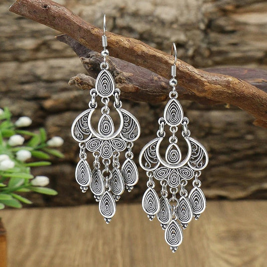 Pendientes colgantes de estilo boho antiguo con patrones ornamentados