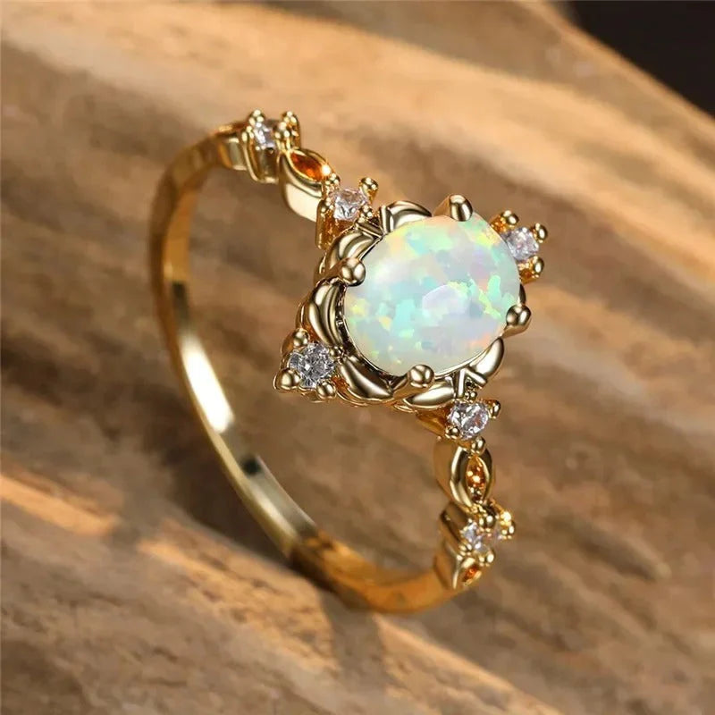 Anillo Vintage Elegante con Ópalo y Circonita Cúbica