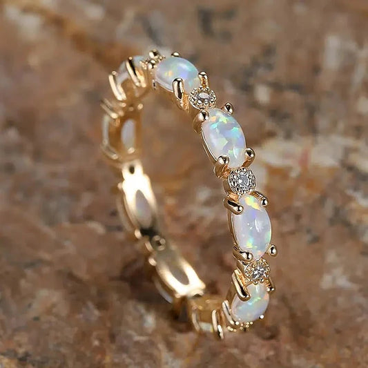 Anillo Vintage Dorado con Ópalo Eternity