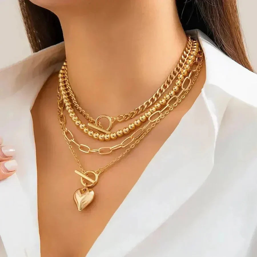 Collar llamativo multicapa con colgante de corazón y combinación de cadenas