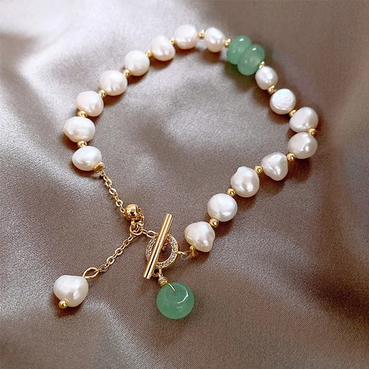Elegante pulsera de perlas de agua dulce con aventurina y cierre de palanca