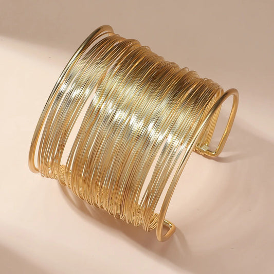 Pulsera envolvente en espiral con envoltura de alambre y diseño multicapa