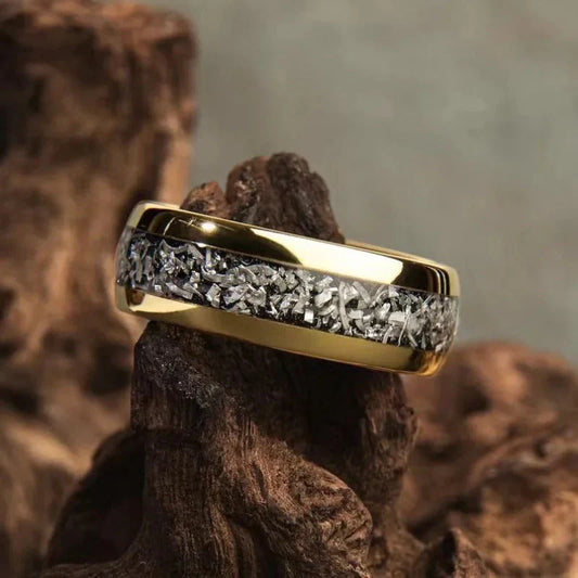 Anillo de Acero Inoxidable con Incrustaciones de Láminas de Plata y Bordes Dorados