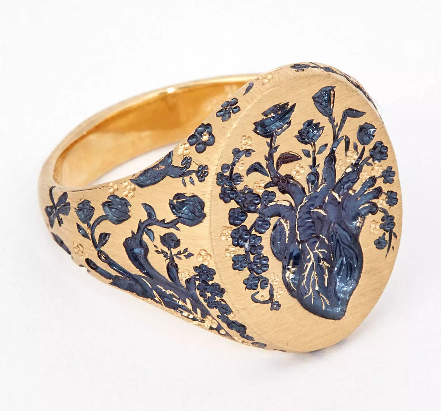 Anillo vintage dorado con flores azules