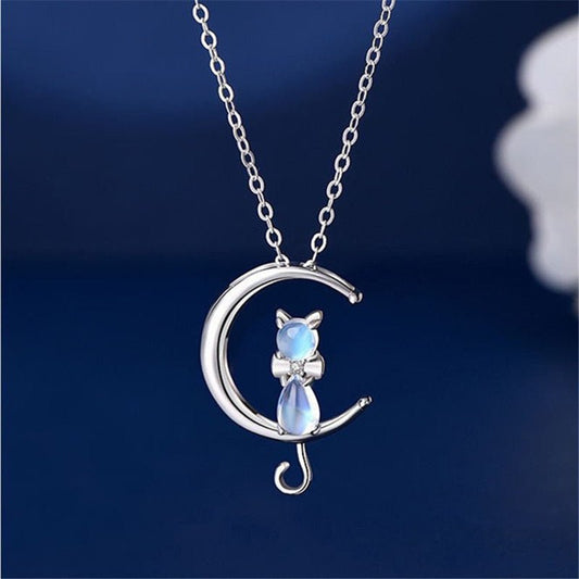 Collar de luna creciente con gato en colgante de piedra lunar