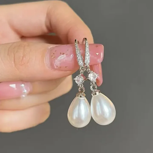 Elegantes pendientes colgantes de circonitas con perlas de agua dulce para mujer