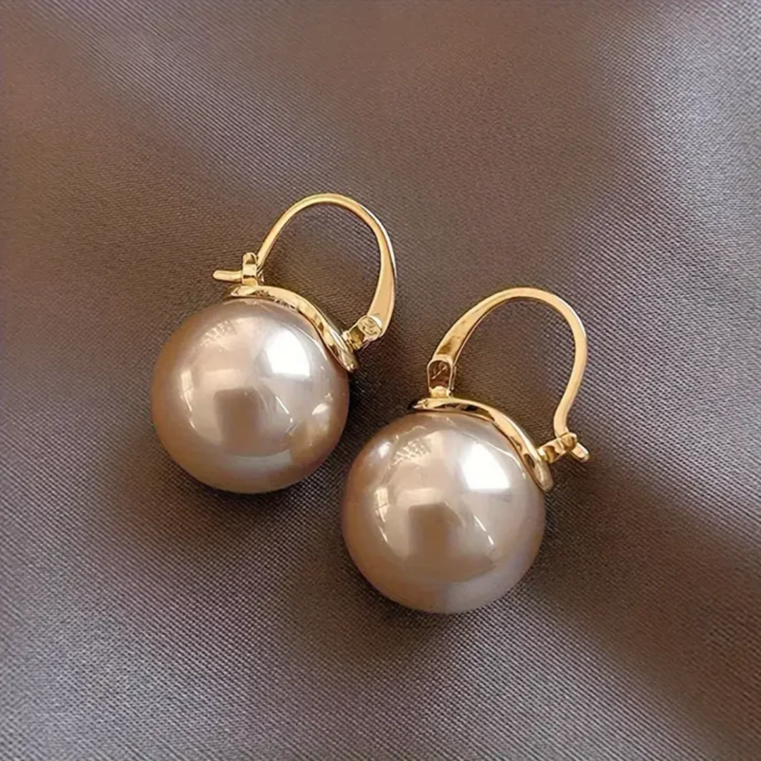 Pendientes de perlas elegantes con un delicado bisel para ocasiones especiales
