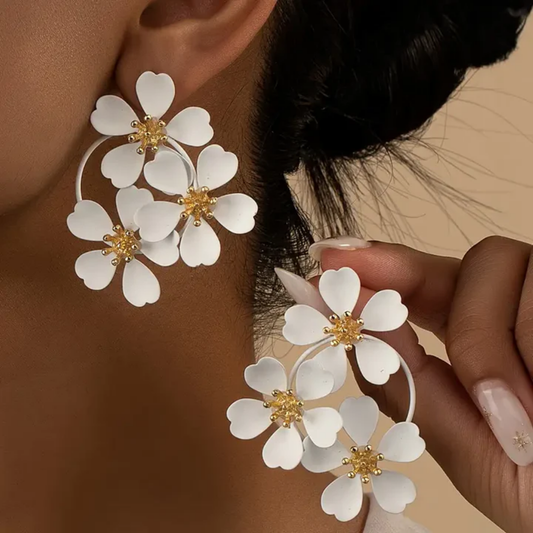 Pendientes de flores detalles de flores blancas filigrana declaración elegante veraniega