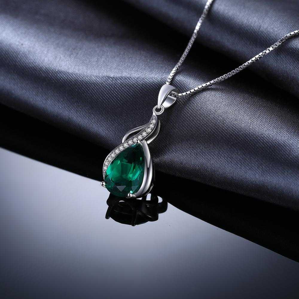 Elegante collar de lágrima con brillantes circonitas esmeralda y fino diseño