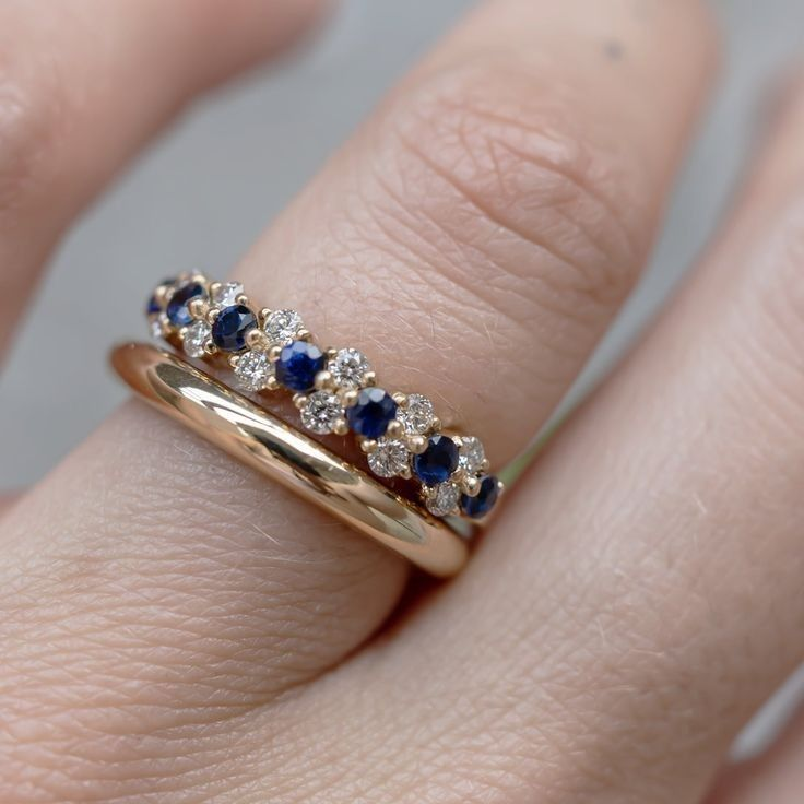 Anillo de Eternidad con Ópalo Dorado Precioso