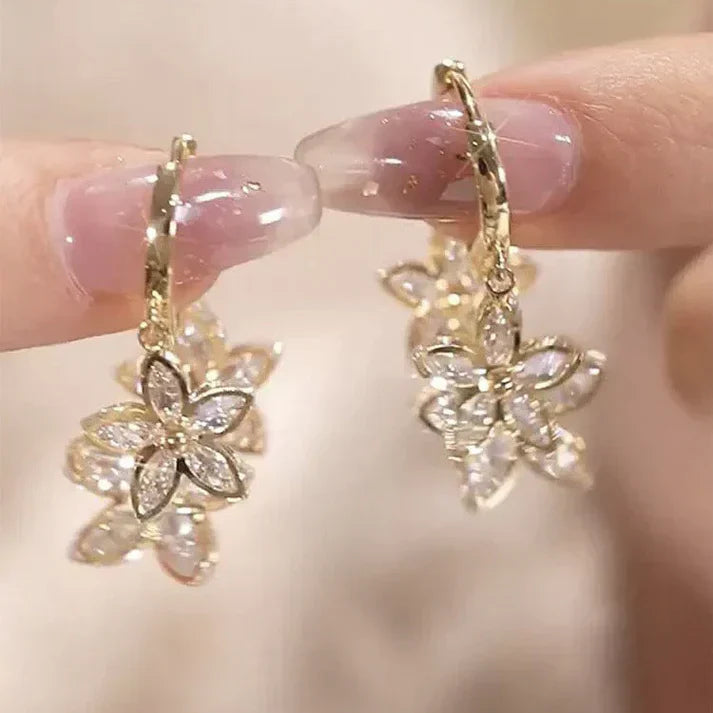 Pendientes de flores con circonitas cúbicas brillantes para mujeres elegantes y con estilo