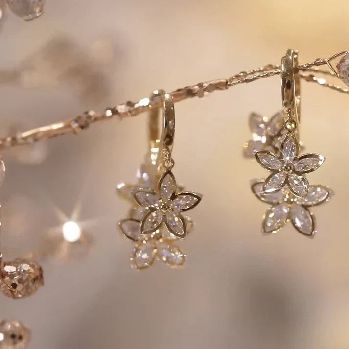 Pendientes de flores con circonitas cúbicas brillantes para mujeres elegantes y con estilo